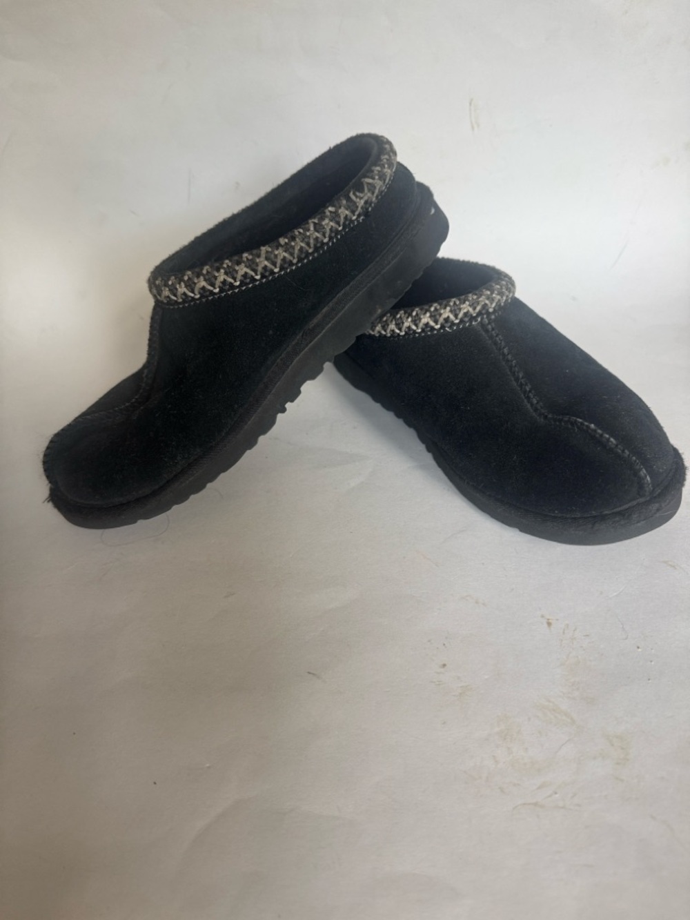 UGG Tazman Slipper Mules Child Size 5  = Womsns 6/7 Black Suede GUC $100